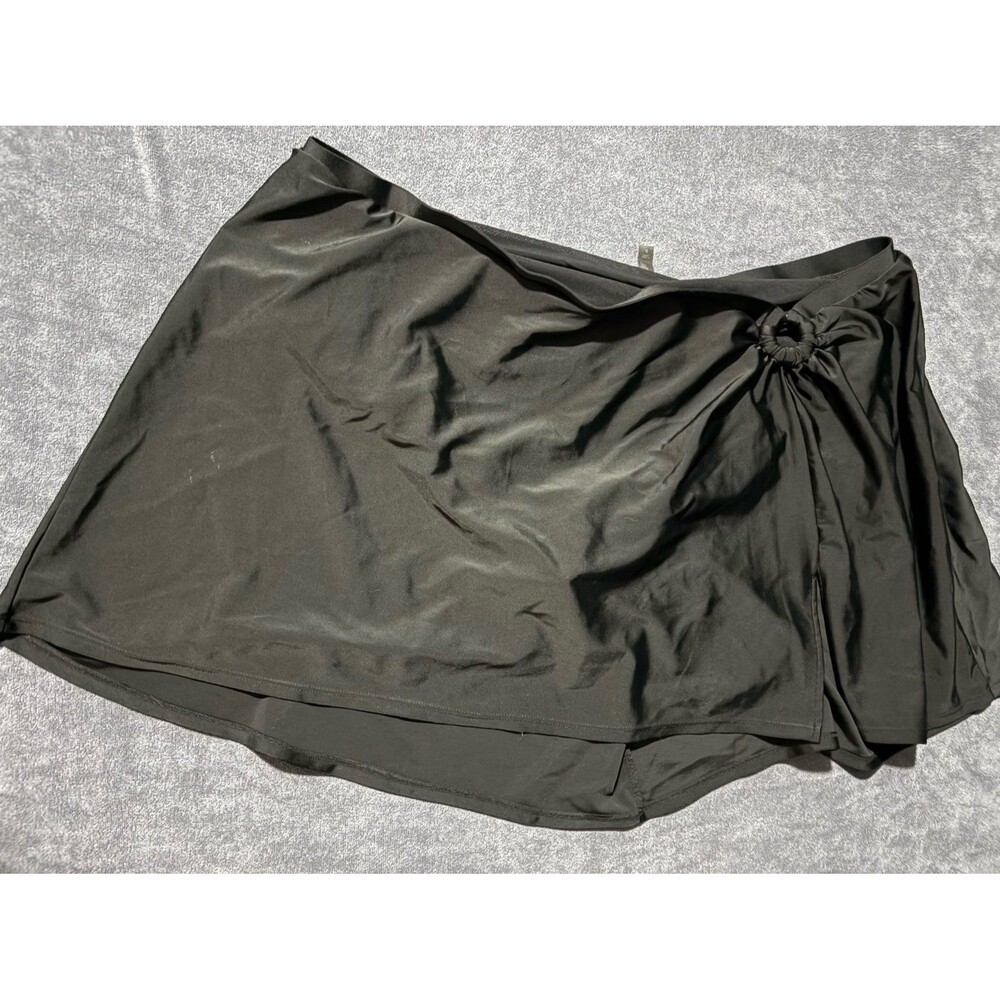 Torrid size 4 solid black swim bathing suit skirt